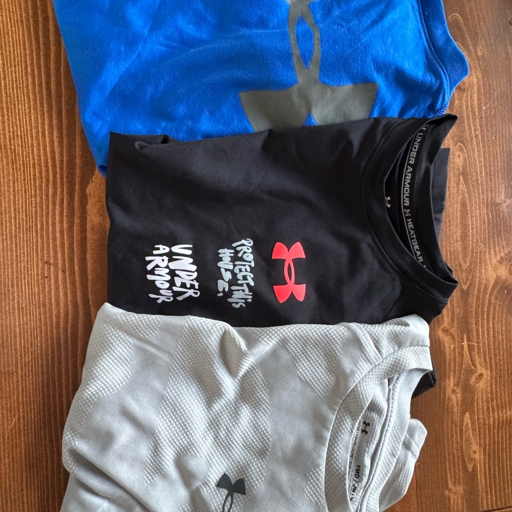 Under Armour Athletic Shirt in Light Gray